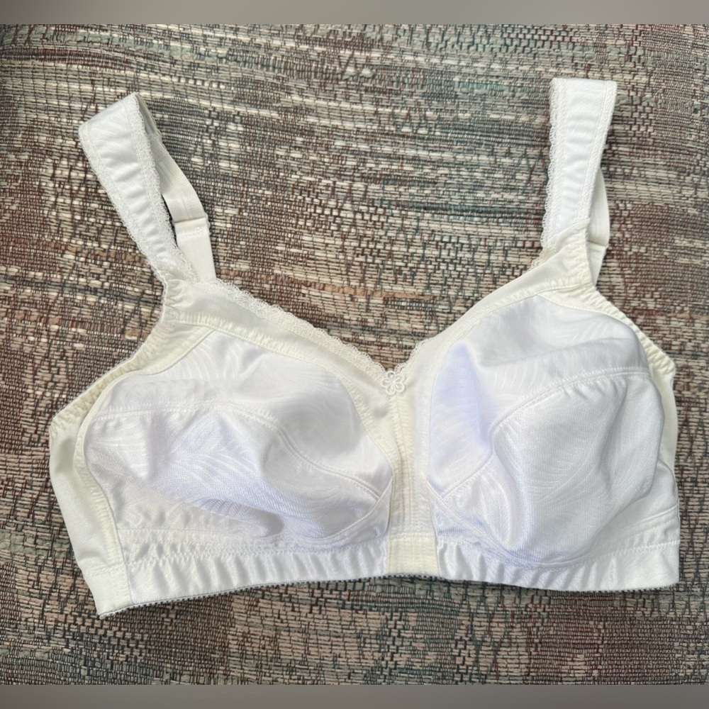Vanity Fair Woman Full Coverage Wireless Bra 36C wide Shoulder Straps Vintage